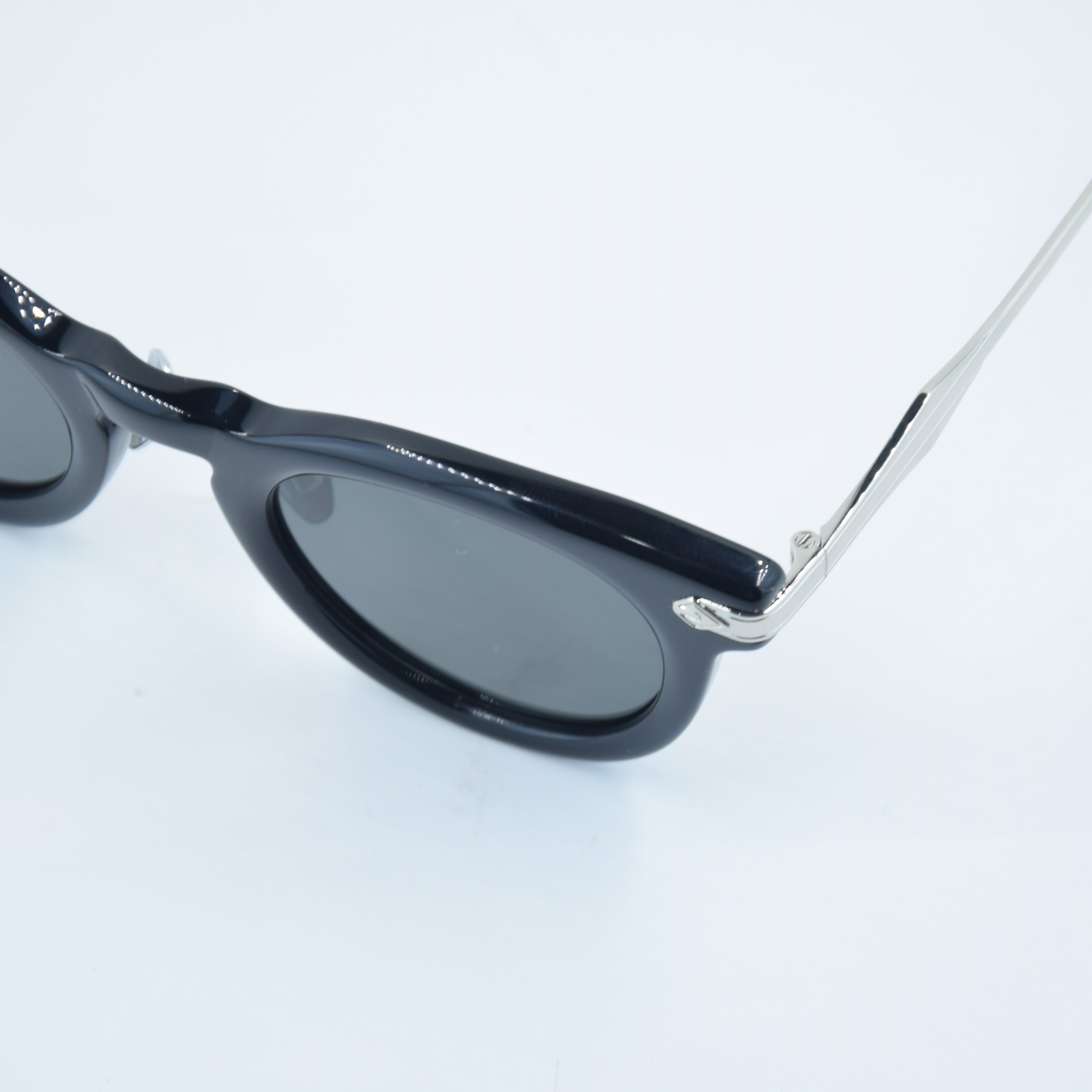 SOLAIRE: Thenri Carbon 1 of 199 003
